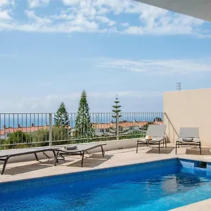 capistrano-garden-piscina-privada-y-vistas-al-mar.hotelsinnerja.org/